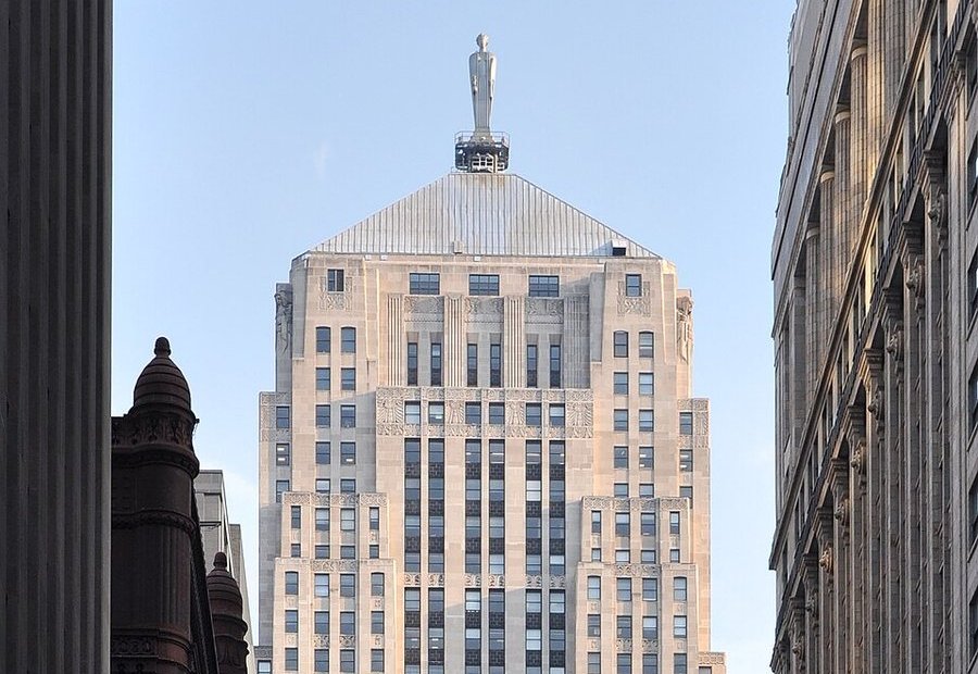 The Art Deco Chicago Board of Trade Building topped by the statue of Ceres